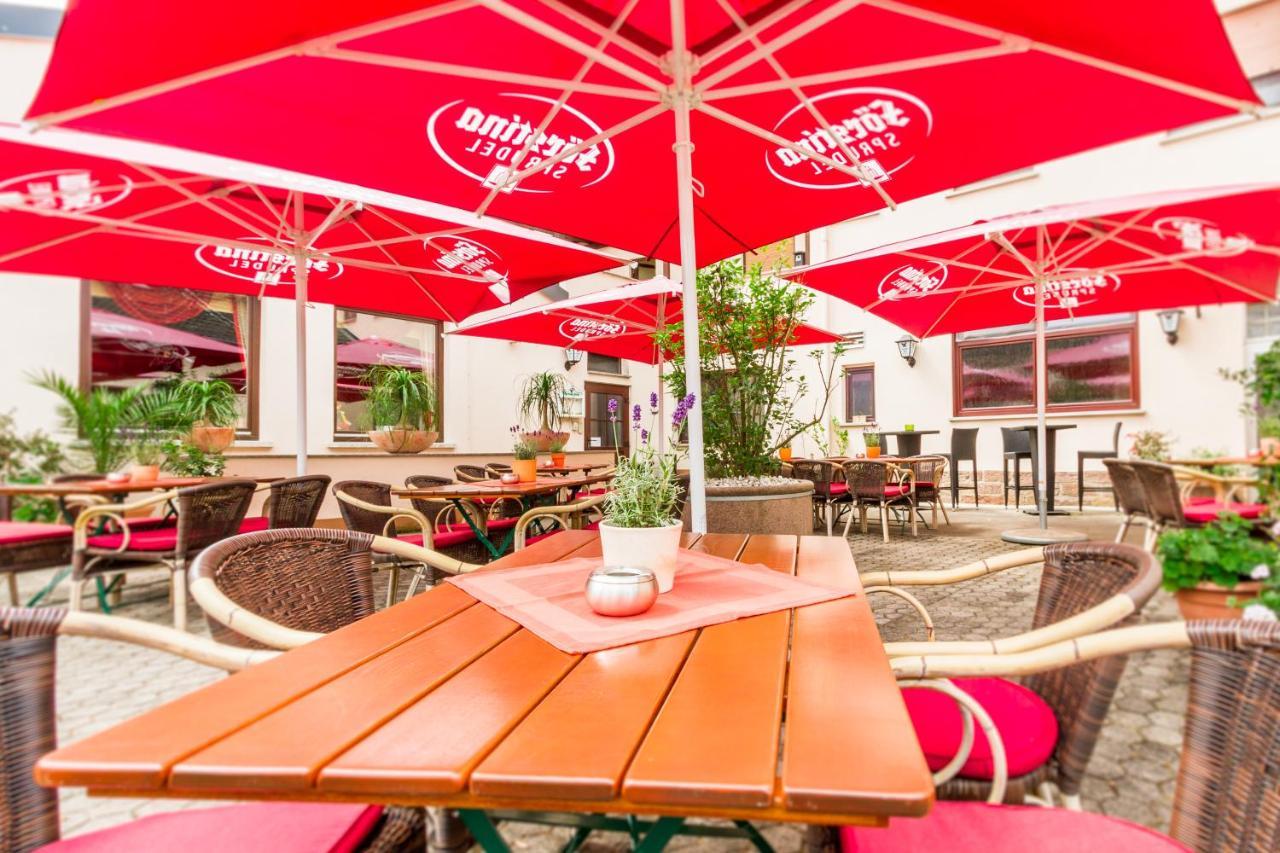 Hotel- Restaurant Zum Hirsch Großenlüder Exteriör bild
